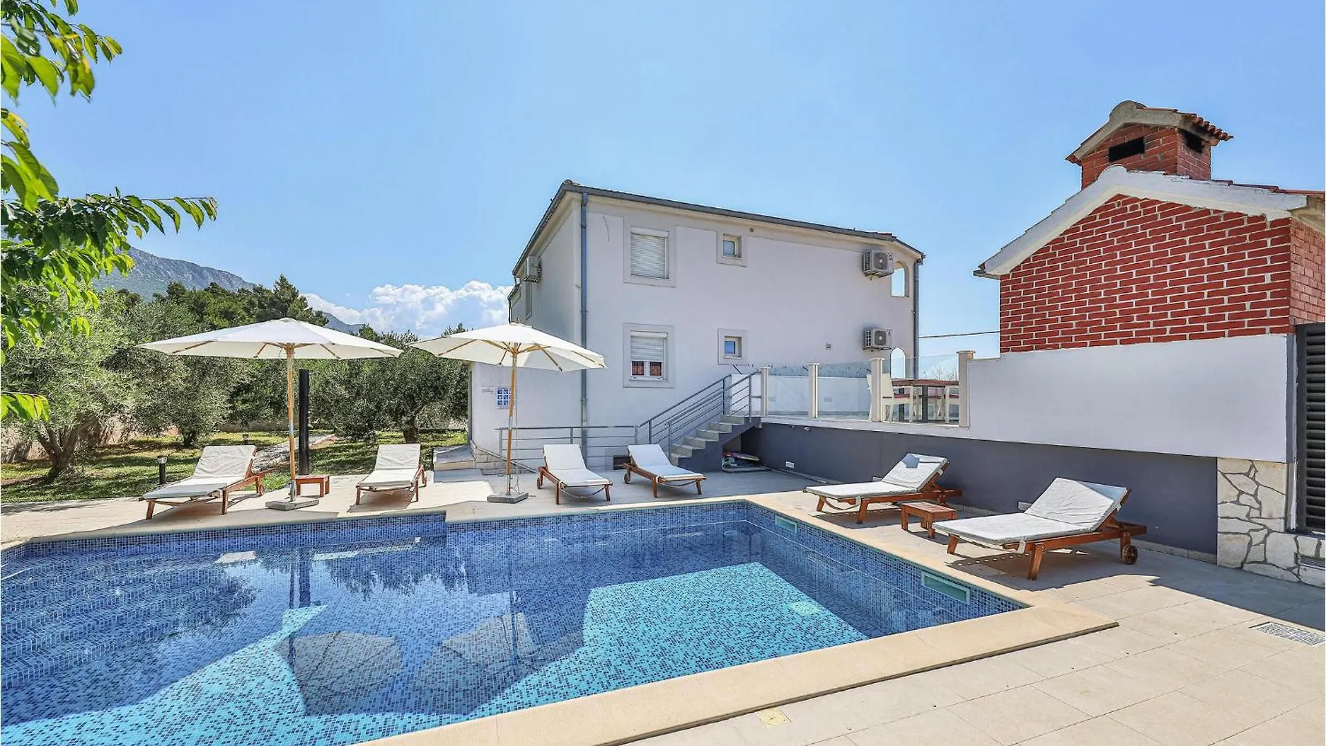 Lovely Home In Kastel Sucurac With Sauna Kastela